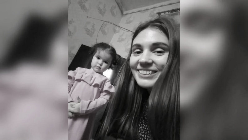 У Дніпрі поховали мати та дитину, які загинули під час прильоту російської ракети