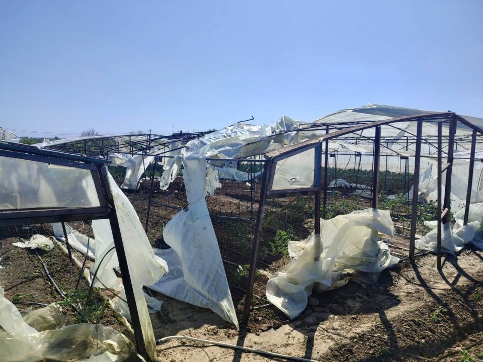 Окупанти вісім разів за день обстріляли Нікопольщину: постраждали семеро людей, є руйнування - рис. 2