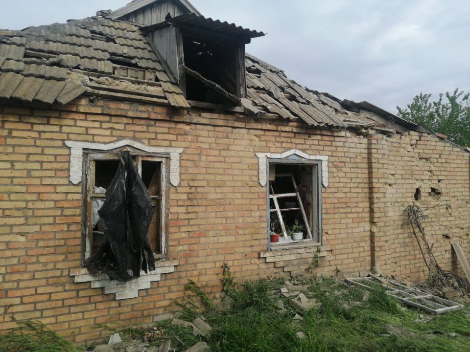 Окупанти атакували Нікопольщину з артилерії та БПЛА: пошкоджено підприємство та житловий сектор - рис. 1