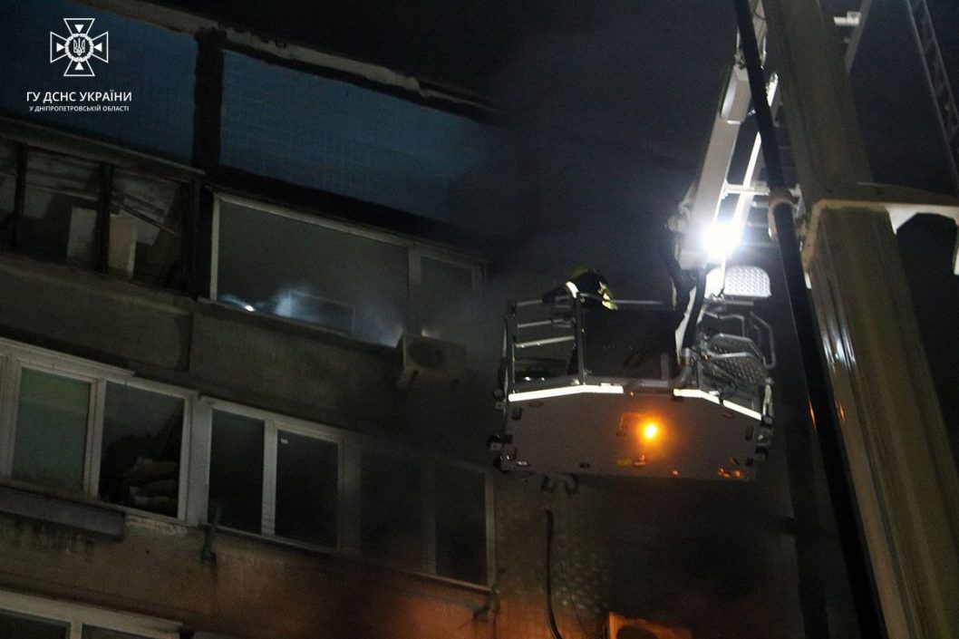 13 человек спасли, есть погибшие и пострадавшие: подробности пожара в многоэтажке в Днепре - рис. 2