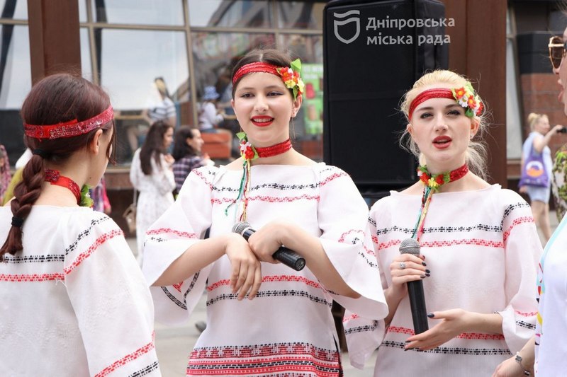 Як у середмісті Дніпра відзначили День вишиванки