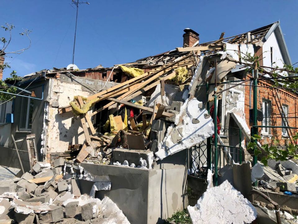 Российские оккупанты обстреляли Никополь: разрушения получил жилищный сектор - рис. 1