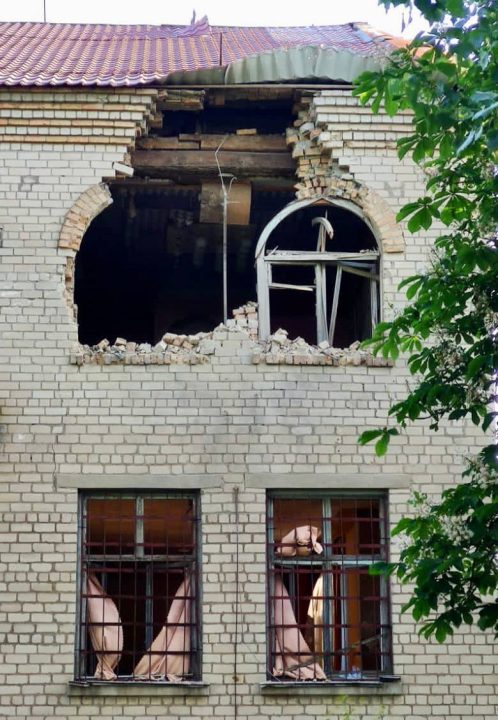 Российские оккупанты обстреляли громады Днепропетровщины: есть разрушения - рис. 1