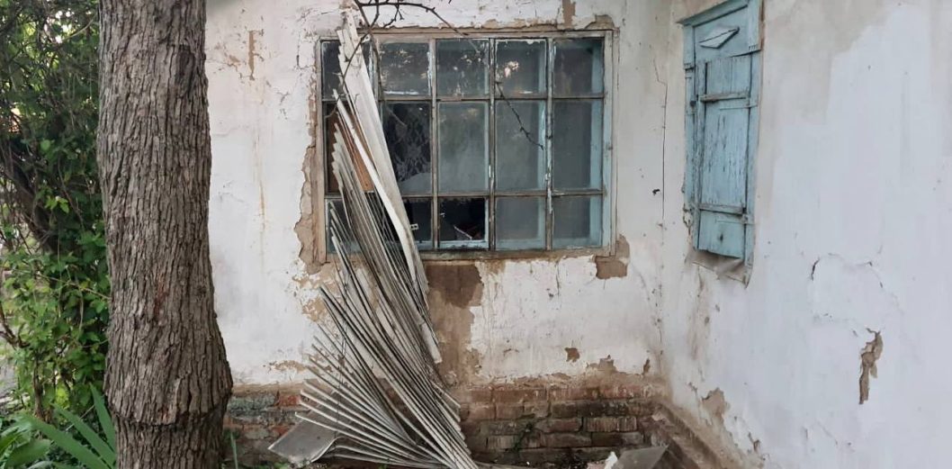 Российские оккупанты дважды обстреляли Никополь: повреждены дома, газопровод и линии электропередач - рис. 3