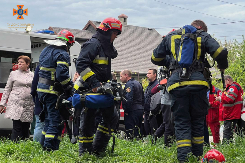 Врятовано 17 людей, є загиблі: подробиці масштабної пожежі у багатоповерхівці Кривого Рогу 