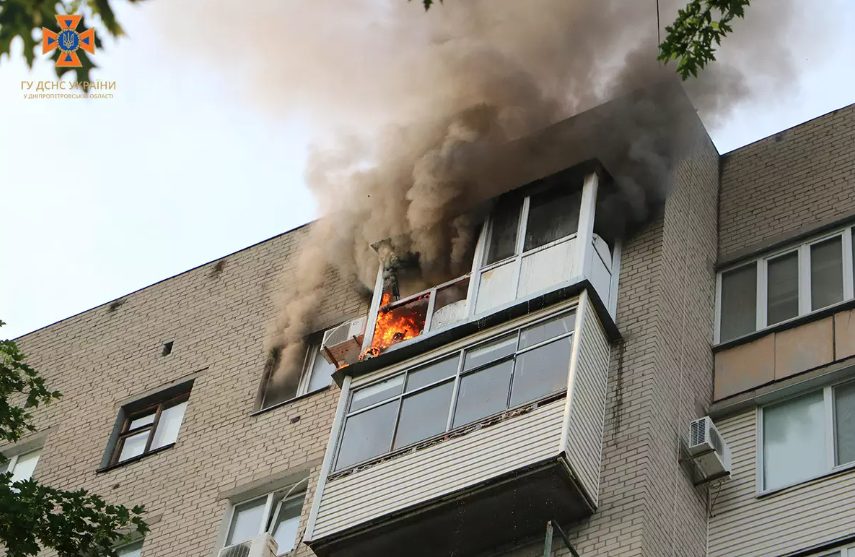Є постраждалі: у Дніпрі на 9 поверсі горіла квартира