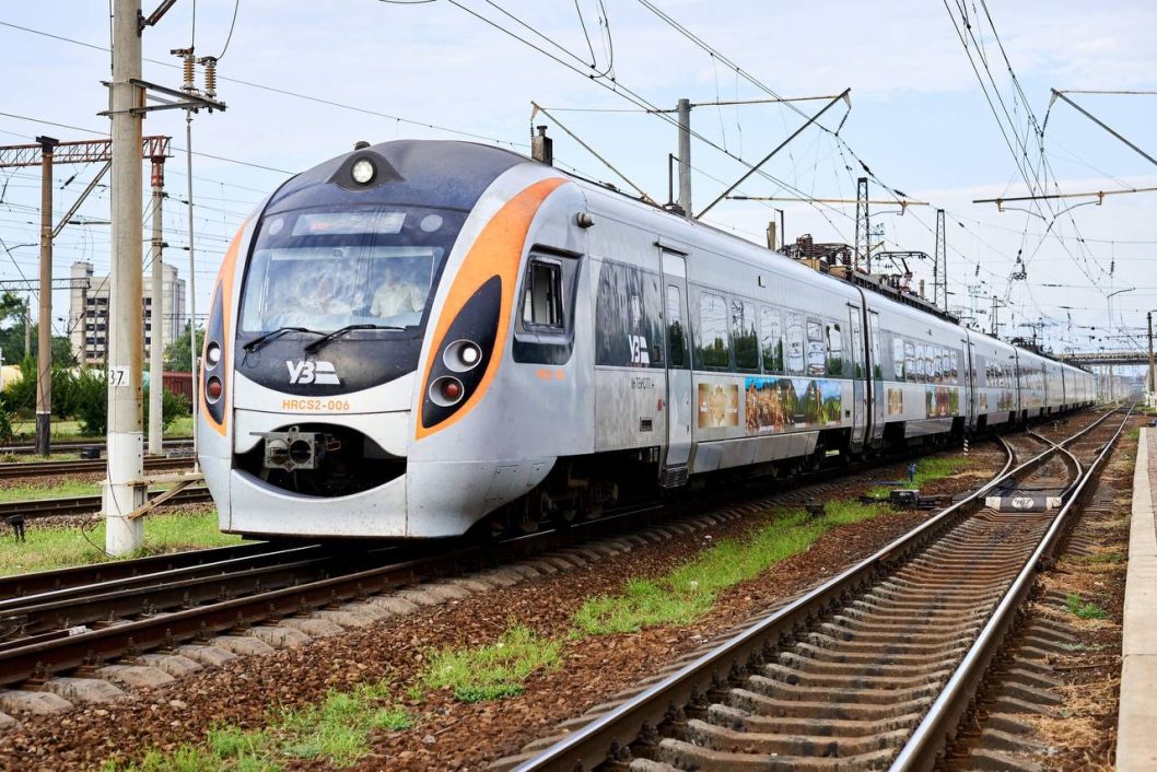 Укрзалізниця повертає швидкісний потяг Інтерсіті+ Київ-Дніпро-Запоріжжя
