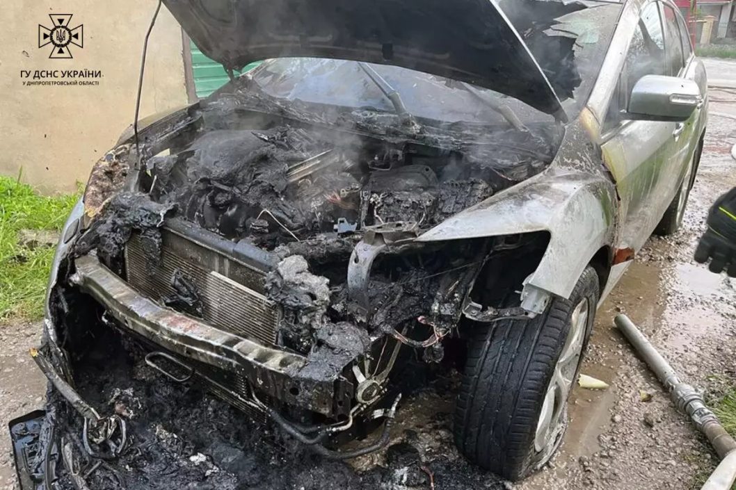 На Дніпропетровщині з невідомих причин згоріла «Mazda» - рис. 2