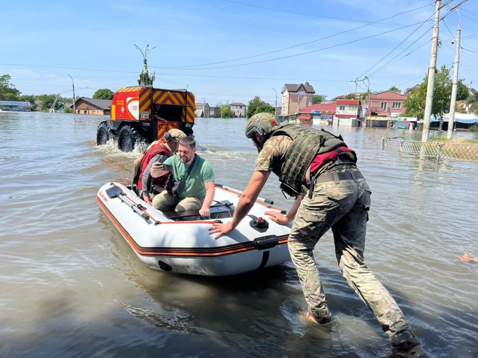 Триває евакуація: через підрив Каховської ГЕС затопило Херсон - рис. 7