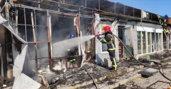 У Нікополі рятувальники загасили пожежу в торгівельному павільйоні