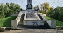 В Днепре предлагают демонтировать мемориал в Севастопольском парке - рис. 2