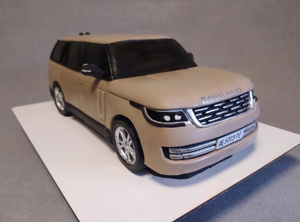 Поповнення солодкого автопарку: дніпровський кондитер приготував торт "Range Rover"