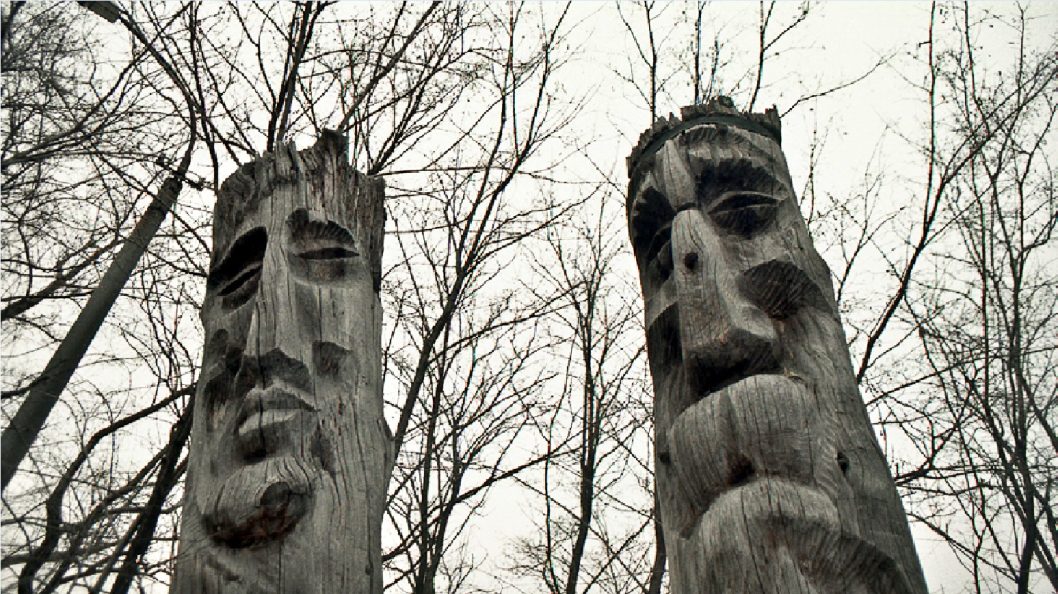 Про Дніпро: історія дерев'яних фігур древніх богів на житломасиві Сонячний - рис. 2
