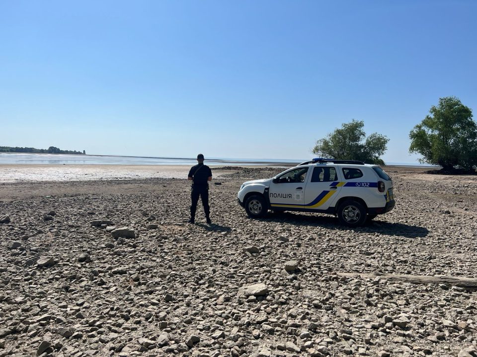 На Дніпропетровщині поліцейські патрулюють прибережну зону після підриву Каховської ГЕС