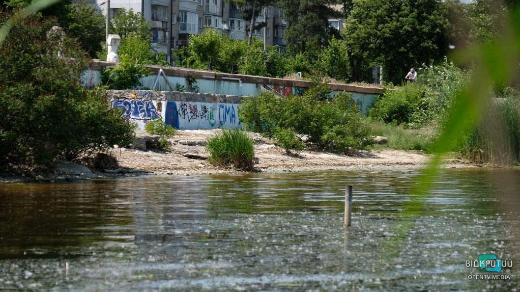 «Підлість по відношенню до городян»: у середмісті Дніпра демонтують зону відпочинку