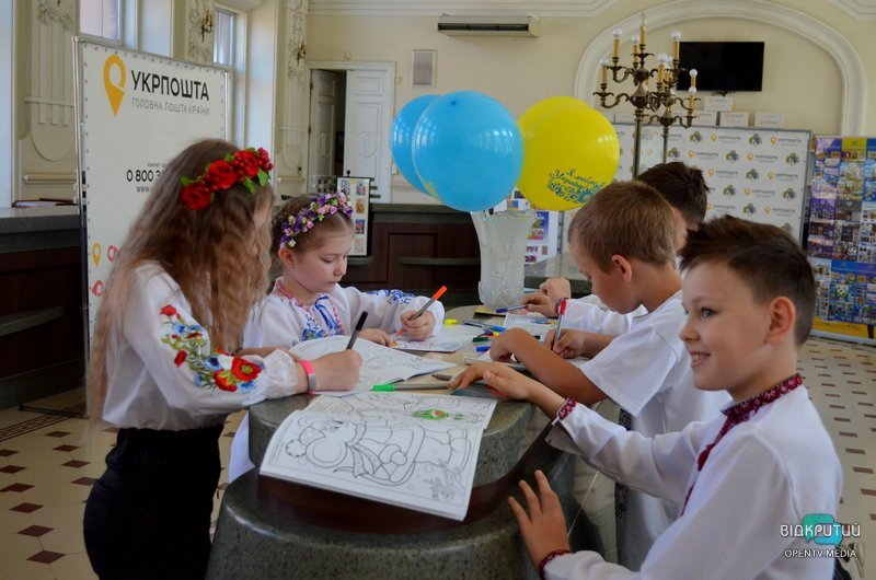 У Дніпрі ввели в обіг марку «Діти Перемоги малюють Україну майбутнього»
