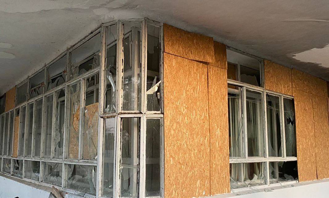 Повреждены церковь и частное предприятие: ночью российские оккупанты обстреляли Никополь - рис. 2