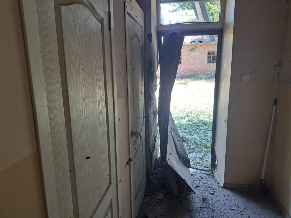 Повреждены дома и ЛЭП: в течение дня оккупанты трижды обстреляли Никопольщину - рис. 3