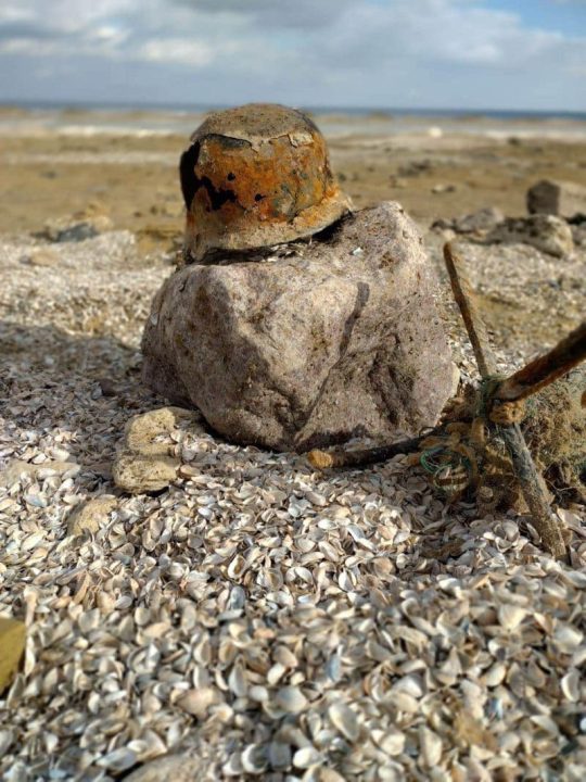На обнажившемся дне Каховского водохранилища находят уникальные артефакты