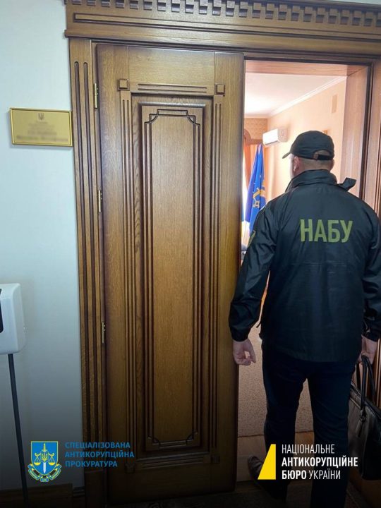 В Тернополе на взятке задержали главу облсовета и двух заместителей руководителя ОВА