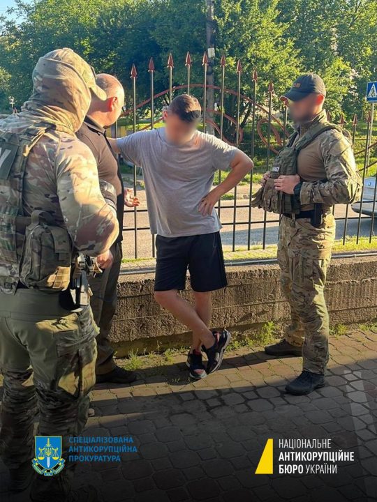 В Тернополе на взятке задержали главу облсовета и двух заместителей руководителя ОВА