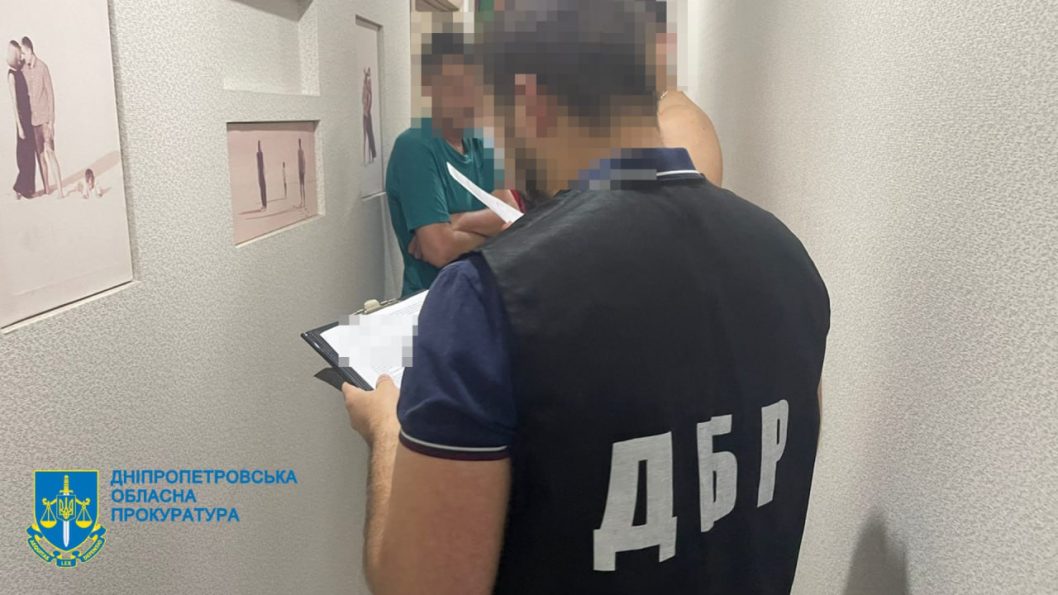 Злочинна схема: на Дніпропетровщині судитимуть трьох митників