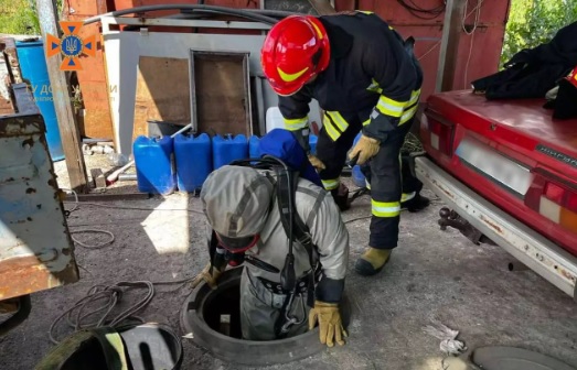 В Никопольском районе два человека погибли в канализационном коллекторе