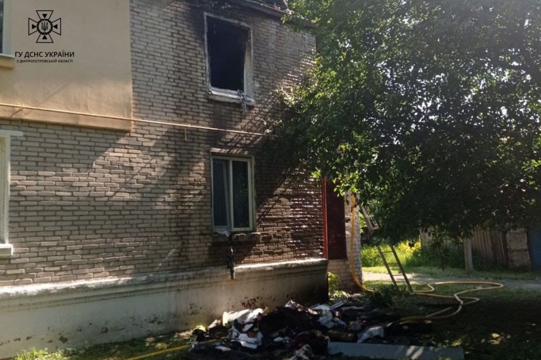 У Вільногірську під час пожежі у квартирі сильно постраждала жінка