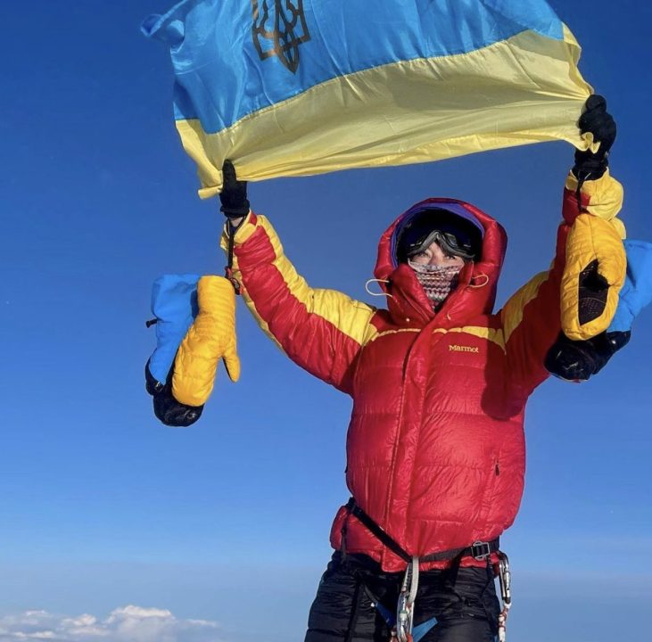 Альпіністка з Дніпра підкорила двоголову гору на Алясці