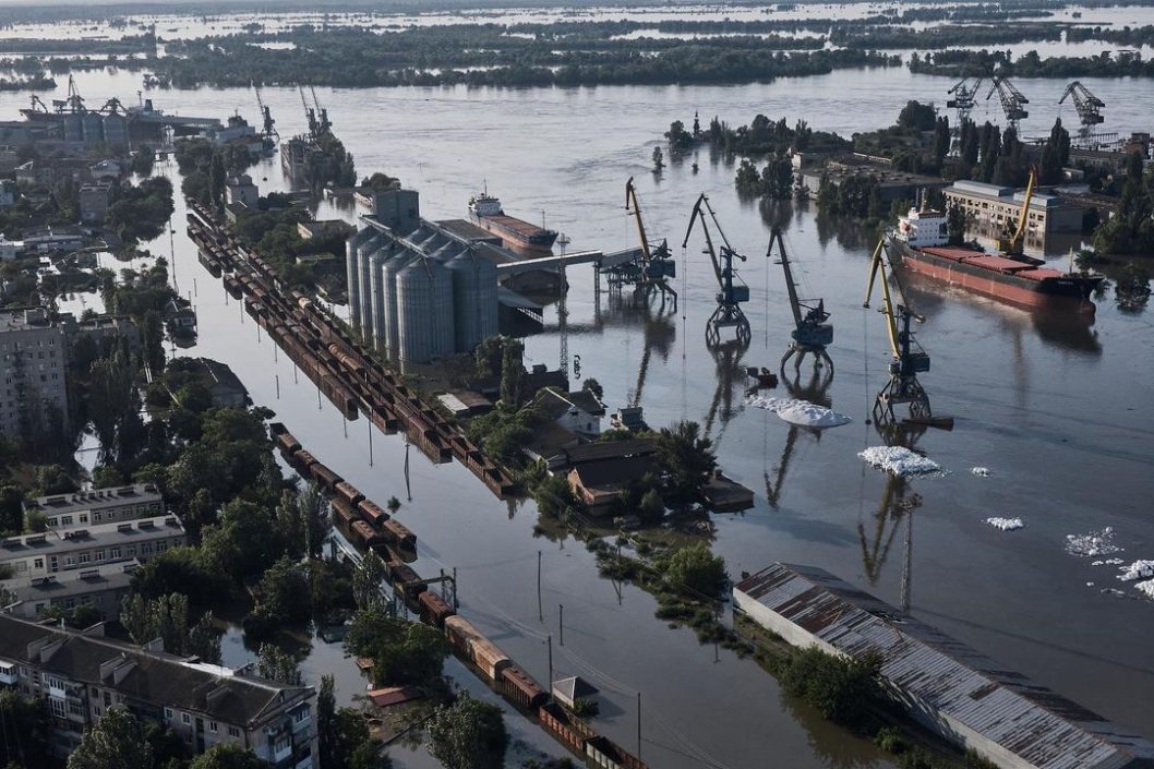 Идет эвакуация: из-за подрыва Каховской ГЭС затопило Херсон - рис. 4