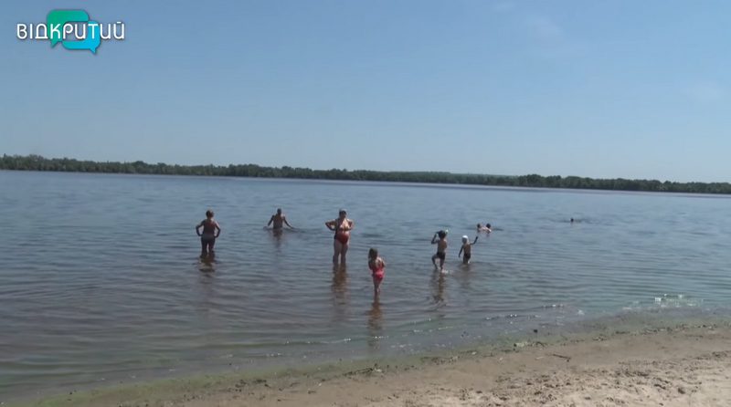 Цвітіння води у річці Дніпро: чи безпечно це для людей