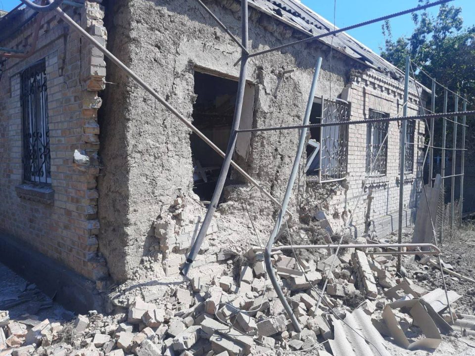 Оккупанты ударили по Никополю на Днепропетровщине: есть пострадавшие и разрушения - рис. 1