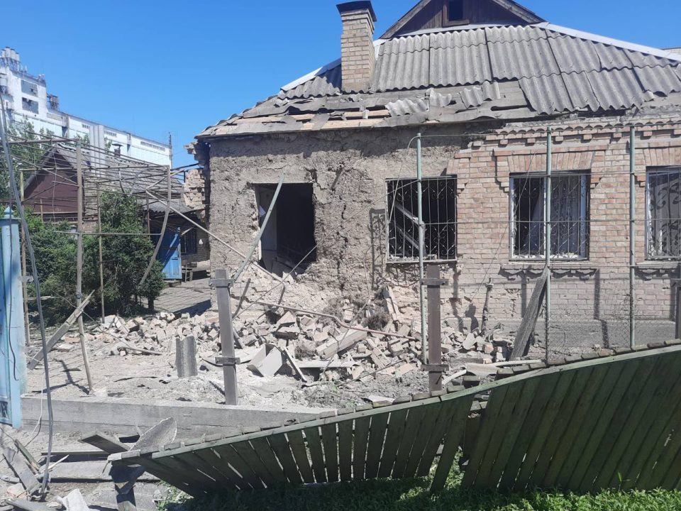 Российские оккупанты целый день терроризировали Никопольщину: пострадали три человека - рис. 1