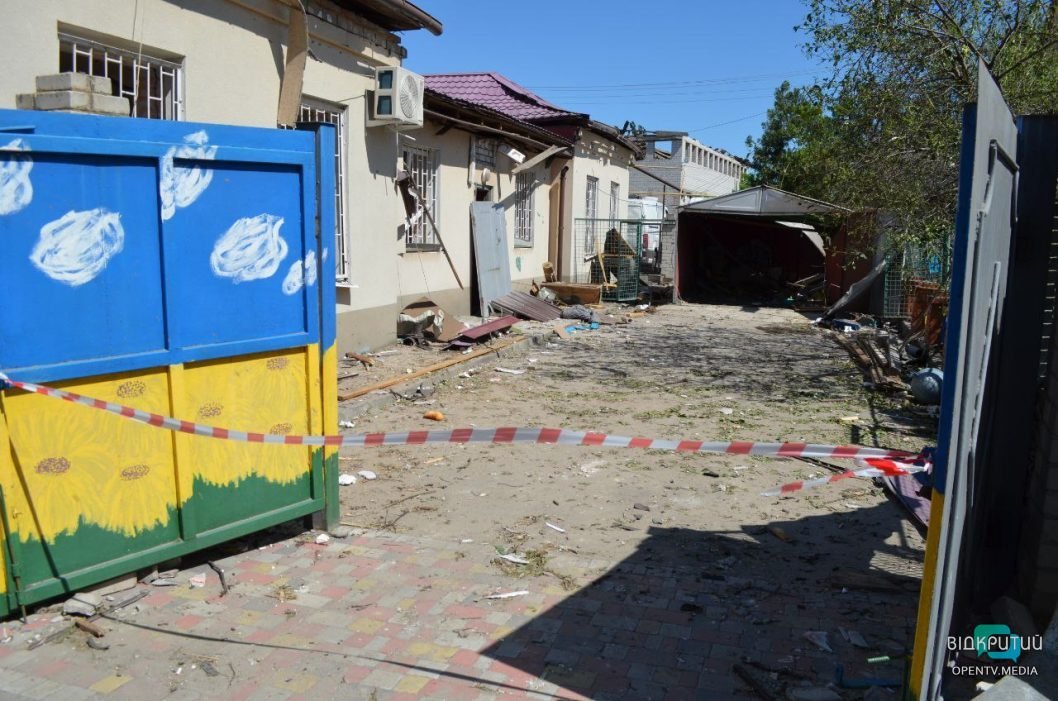 Последствия ракетного удара российских оккупантов по пригороду Днепра - рис. 4
