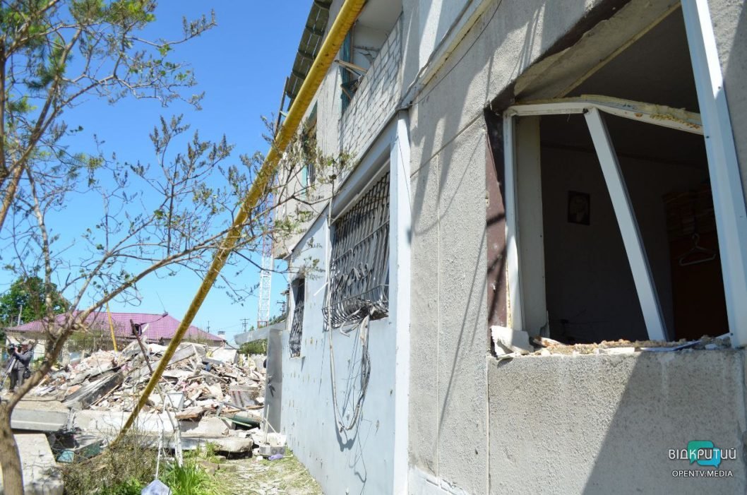 Последствия ракетного удара российских оккупантов по пригороду Днепра - рис. 12