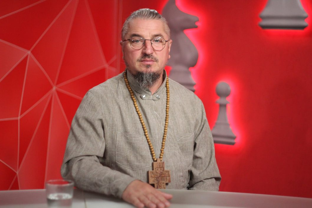 «Для нас важливий досвід колег-британців, але і їм є чому повчитися у нас», – військовий капелан із Дніпра Дмитро Поворотний - рис. 1