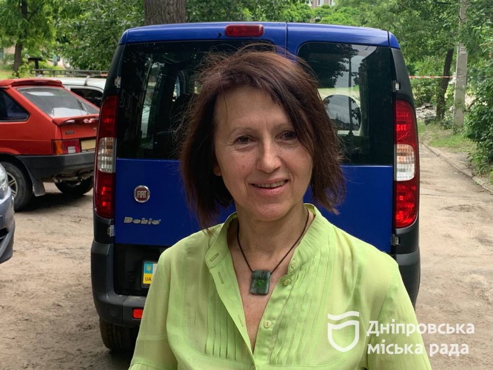 У Дніпрі за зверненням громадян ремонтують дах будівлі на проспекті Петра Калнишевського