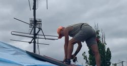 У Дніпрі за зверненням громадян ремонтують дах будівлі на проспекті Петра Калнишевського