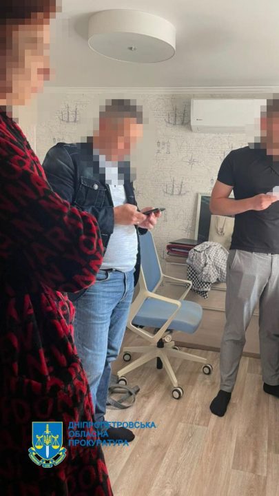 Один из заммеров Днепра подозревается в закупке некачественной школьной мебели на 3 млн грн - рис. 1