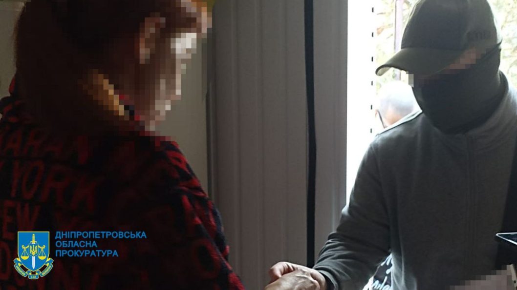 Один із заммерів Дніпра підозрюється у закупівлі неякісних шкільних меблів на 3 млн грн