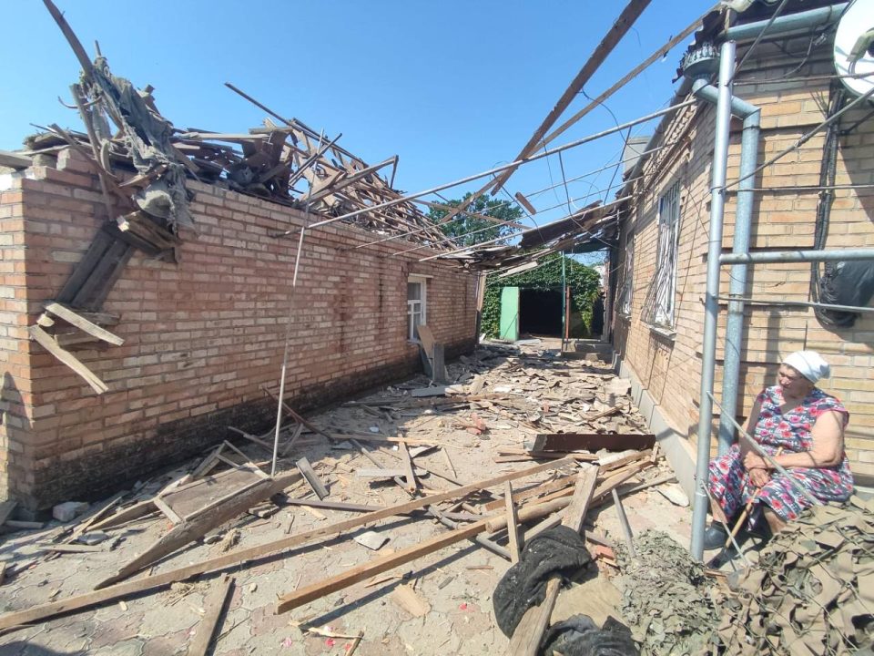 Російські окупанти обстріляли Нікополь: пошкоджені інфраструктурні об'єкти та житлові будинки