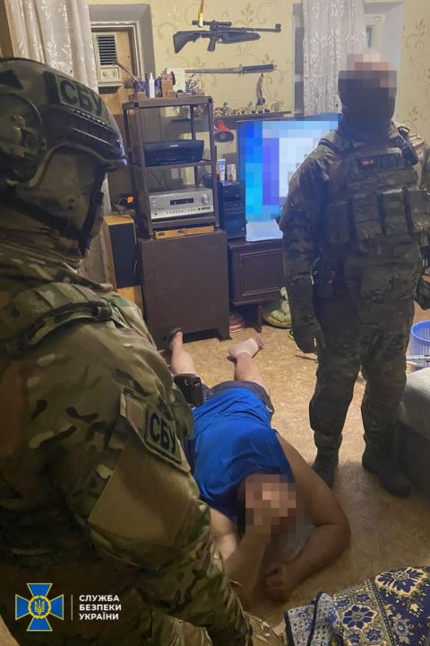 На Дніпропетровщині поліцейські покривали наркозбувачів: подробиці затримання від СБУ - рис. 3