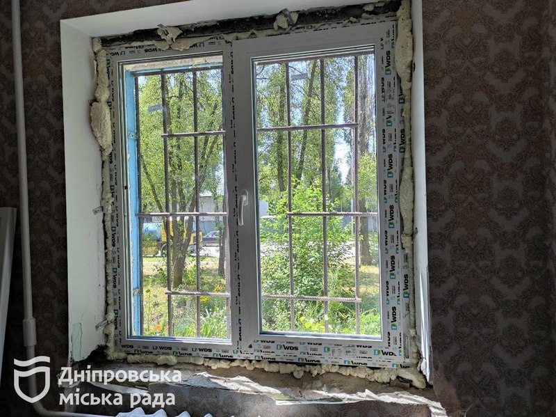Как в Днепре восстанавливают дома, поврежденные в результате ракетных ударов - рис. 1