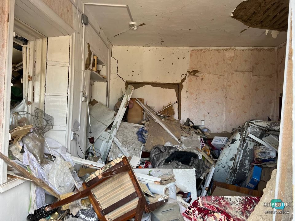 Зруйновані будинки і розбиті життя: мешканці Дніпра про наслідки ворожої атаки