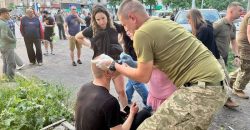 Російські окупанти нанесли удари по середмістю Краматорська: є загиблі і понад 20 постраждалих