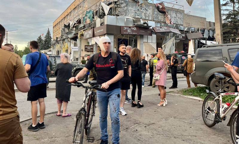 Російські окупанти нанесли удари по середмістю Краматорська: є загиблі і понад 20 постраждалих