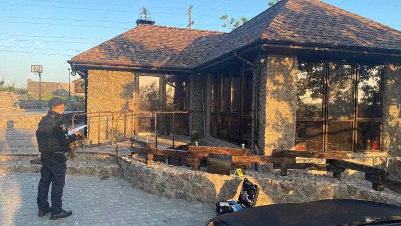 Назвались правоохоронцями: на Дніпропетровщині затримали злочинну групу, що обікрала чоловіка