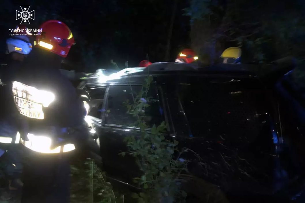 Водій Subaru не впорався з керуванням та врізався в дерево: подробиці смертельної аварії у Дніпрі