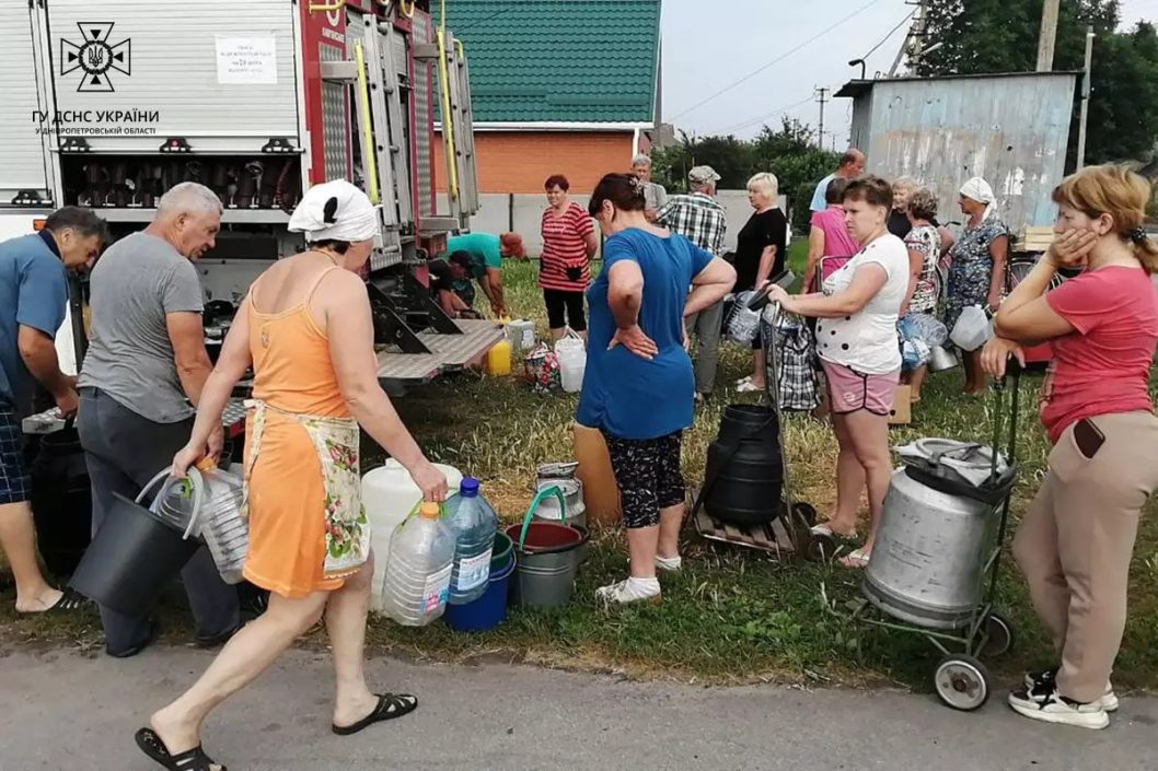 У Марганці на Дніпропетровщині в черзі за водою померла літня жінка - рис. 1