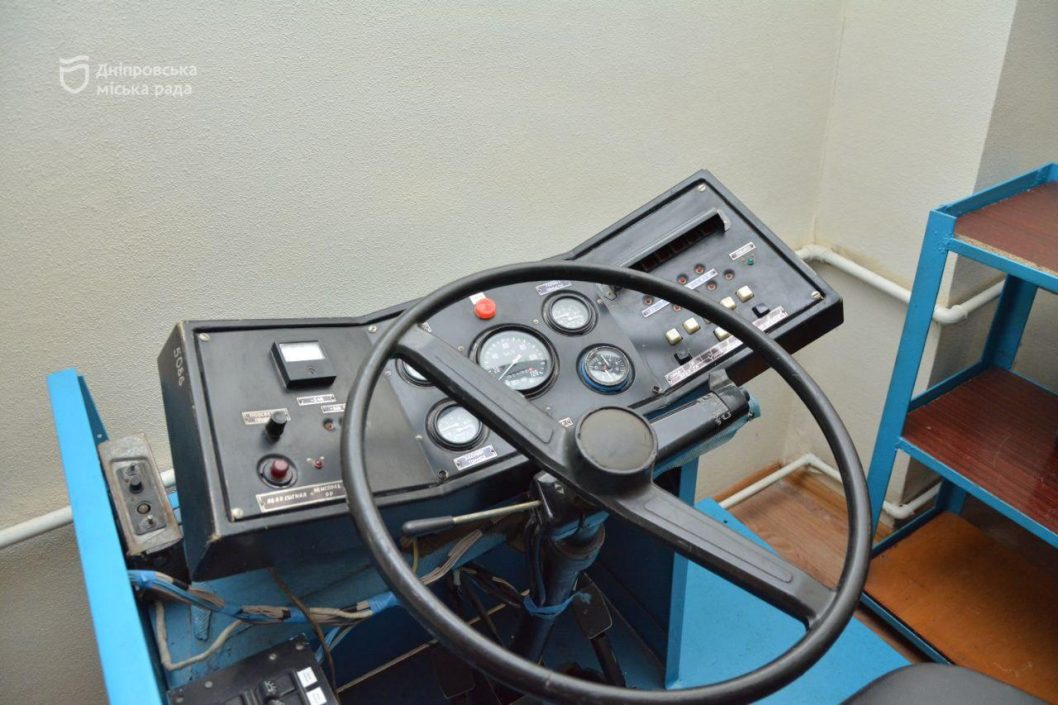 У Дніпрі діє програма навчання водіїв електротранспорту: які є особливості